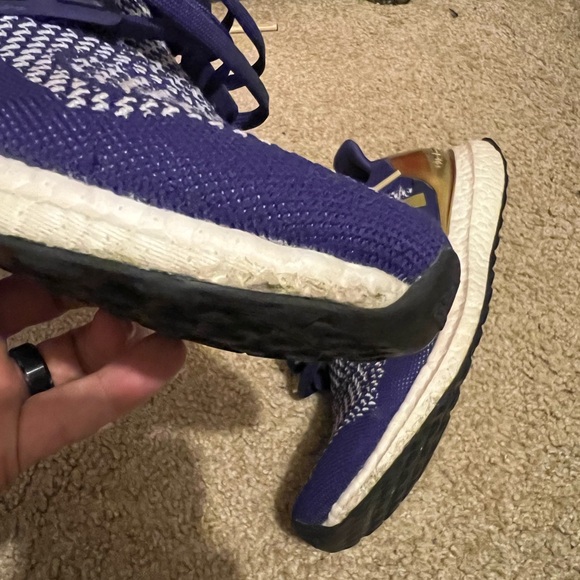 Men’s Adidas UltraBoost UW Huskies Purple/Gold Size 8. - Picture 7 of 13